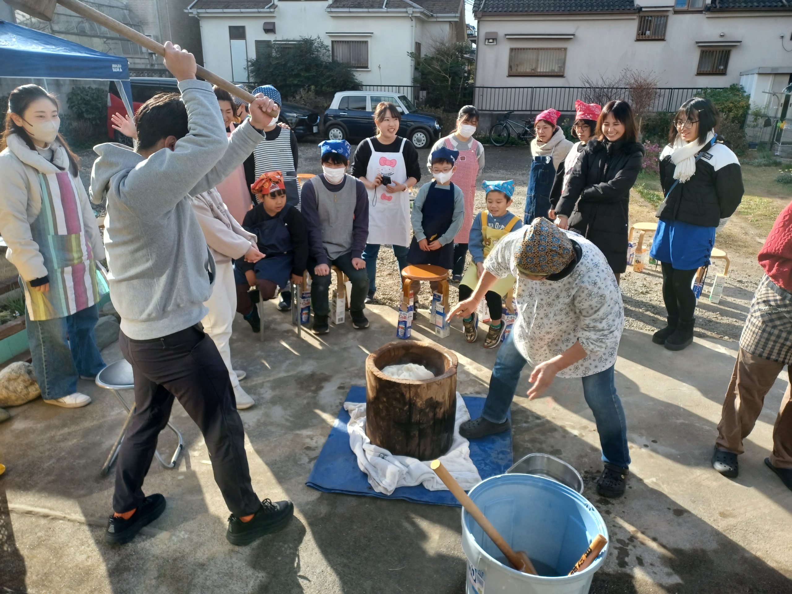 【ボランティア体験会レポート】12月27日(水)『子どもたちと一緒に餅つき大会！』