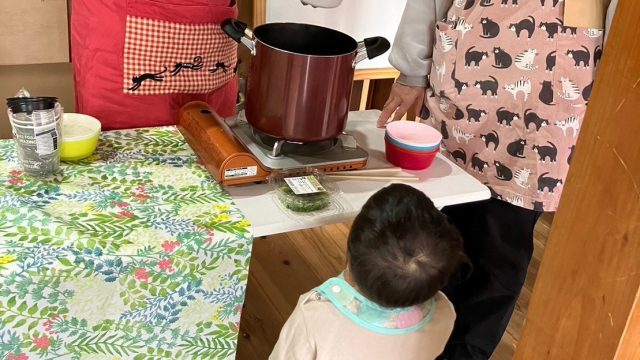 こども食堂の配膳手伝いとこども見守り